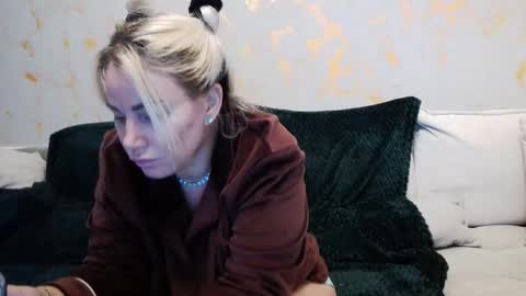 Snapshot of 00yourmilf chatting on 21, 4, 2026 Alma online show from 21, 4, 2026