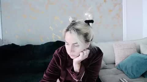 Snapshot of 00yourmilf chatting on 22, 4, 2026 Alma online show from 22, 4, 2026