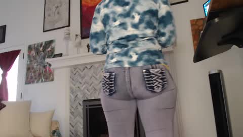 Aurora Willows online show from 31, 1, 2025