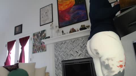 Aurora Willows online show from 6, 2, 2025