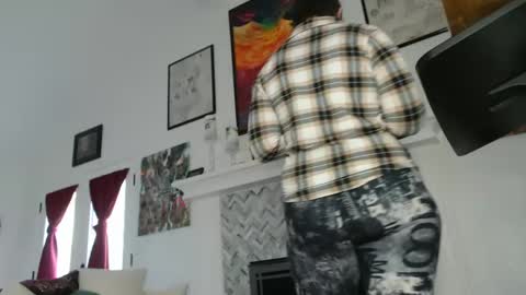 Aurora Willows online show from 8, 2, 2025