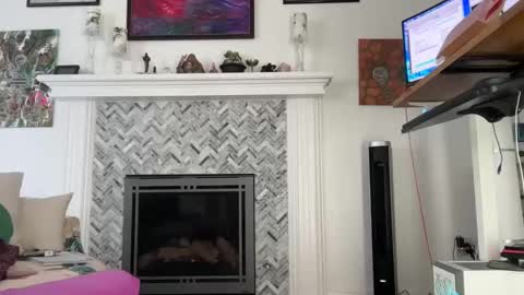 Aurora Willows online show from 5, 3, 2025