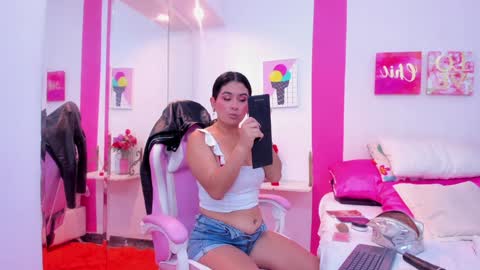 Scarlette  online show from 1, 2, 2025