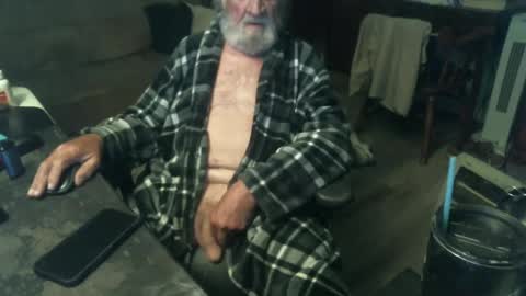 Snapshot of 1handyanddee chatting on 4, 3, 2025 1handyanddee online show from 4, 3, 2025