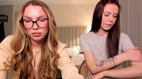 Lily 3 online show from 23, 3, 2026