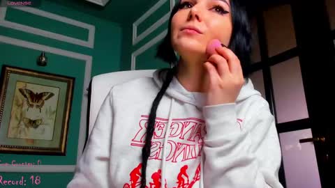 Moona  online show from 15, 2, 2025