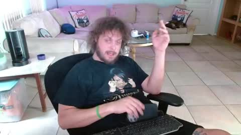 Snapshot of 2dirtyhillbillies chatting on 8, 5, 2026 ThrillBilly online show from 8, 5, 2026