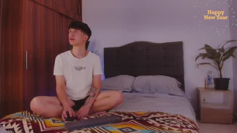 Snapshot of 2gays_1straight chatting on 28, 12, 2024 David and Yoel online show from 28, 12, 2024