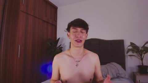 Snapshot of 2gays_1straight chatting on 5, 1, 2025 David and Yoel online show from 5, 1, 2025