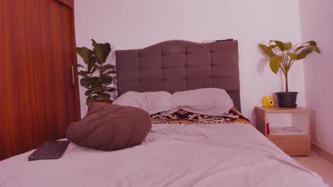 Snapshot of 2gays_1straight chatting on 30, 9, 2025 David and Yoel online show from 30, 9, 2025