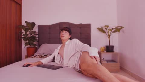 Snapshot of 2gays_1straight chatting on 19, 12, 2025 David and Yoel online show from 19, 12, 2025