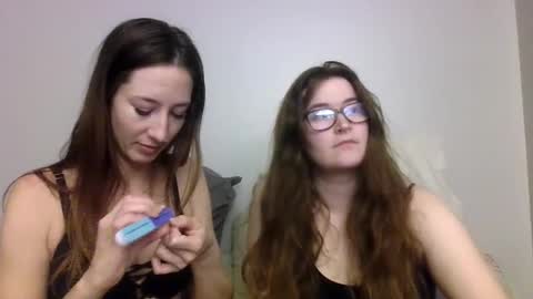 2girls1link online show from 8, 1, 2025