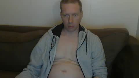 Snapshot of 2small4you83 chatting on 27, 5, 2026 2small4you83 online show from 27, 5, 2026