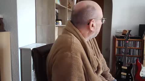  Papi  online show from 28, 2, 2025