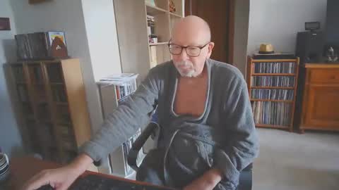  Papi  online show from 18, 10, 2025