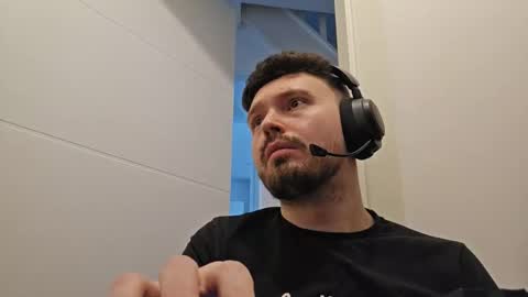 8inchdude93 online show from 25, 2, 2026