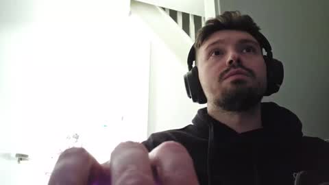 8inchdude93 online show from 25, 4, 2026