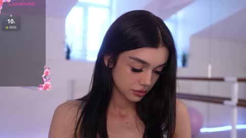 KARINA online show from 17, 9, 2025