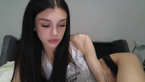 Snapshot of 9west chatting on 14, 5, 2026 KARINA online show from 14, 5, 2026