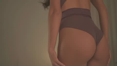 Snapshot of _2strangers chatting on 14, 10, 2025 Olivia dark hair Zoe light hair online show from 14, 10, 2025