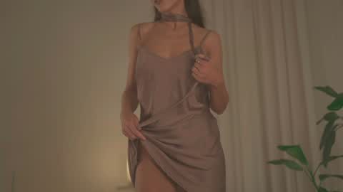 Snapshot of _2strangers chatting on 28, 10, 2025 Olivia dark hair Zoe light hair online show from 28, 10, 2025