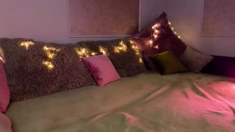 Willow online show from 12, 11, 2025