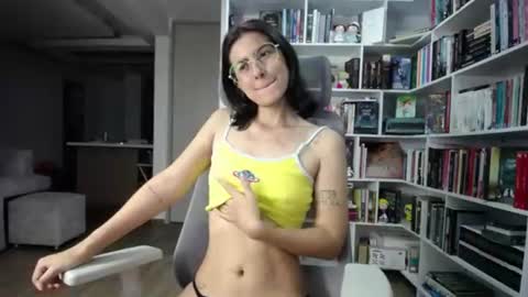 _amywhite online show from 20, 6, 2026