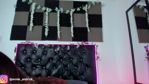 Annie Andrick online show from 15, 4, 2026