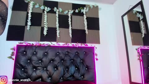 Annie Andrick online show from 25, 4, 2026