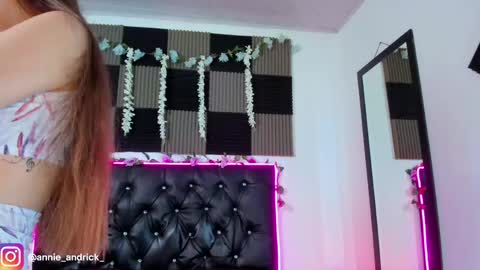 Annie Andrick online show from 26, 4, 2026