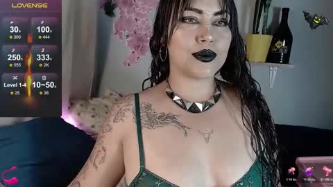 Snapshot of _any_ducan_ chatting on 19, 10, 2025 Angie online show from 19, 10, 2025