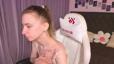 _ash_leyy_ online show from 25, 4, 2026