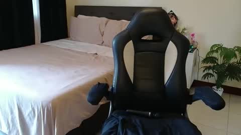 Snapshot of _ashley27 chatting on 22, 11, 2025 Angie online show from 22, 11, 2025