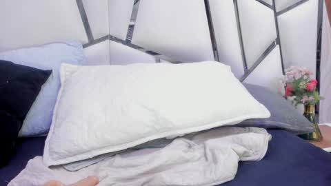 Aura online show from 12, 3, 2025