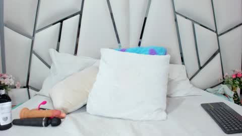 Aura online show from 30, 9, 2025