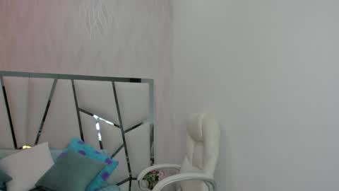 Aura online show from 23, 4, 2026