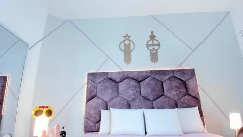 _aurora_collins_ online show from 24, 10, 2025