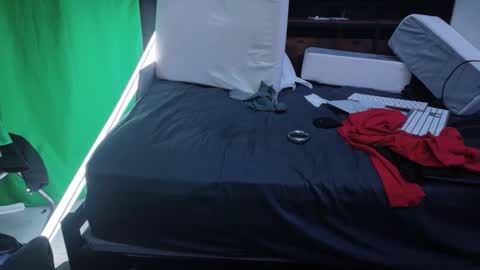 Chupa Bear online show from 25, 2, 2026