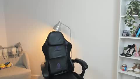 Bella Evans online show from 14, 2, 2025