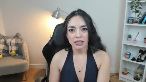 Bella Evans online show from 8, 3, 2025