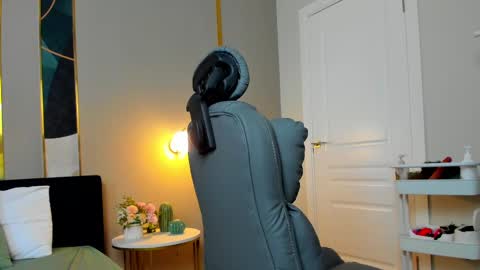 Snapshot of _bunnydollstella_ chatting on 24, 2, 2025 Stella online show from 24, 2, 2025