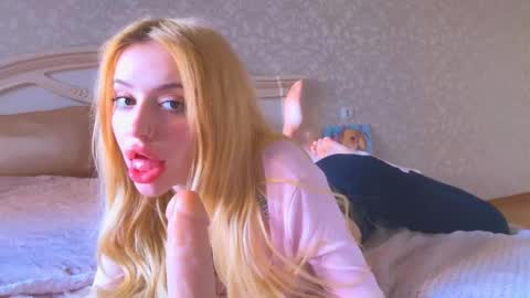 Snapshot of _bunnydollstella_ chatting on 30, 9, 2025 Stella online show from 30, 9, 2025