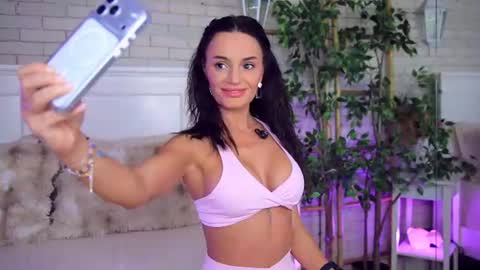 _carlawhite_ online show from 30, 7, 2026