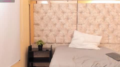 Caroline online show from 24, 4, 2026