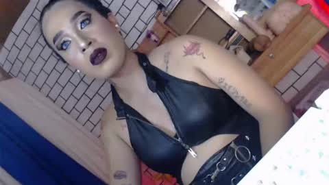 Caroline online show from 8, 4, 2026