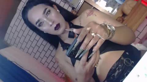 Caroline online show from 18, 4, 2026