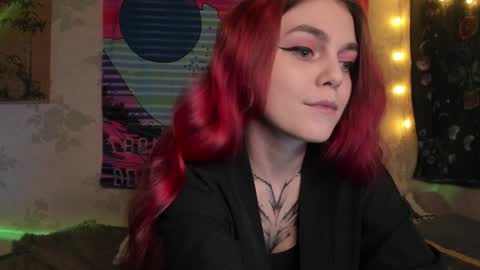 Snapshot of _caroline_coy chatting on 5, 1, 2025 Caroline online show from 5, 1, 2025