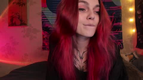 Snapshot of _caroline_coy chatting on 5, 1, 2025 Caroline online show from 5, 1, 2025