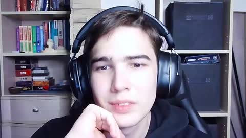 _crise_next_door_ online show from 2, 10, 2025