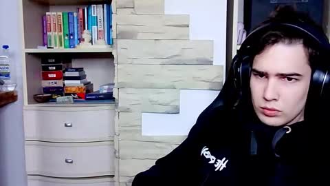 _crise_next_door_ online show from 6, 10, 2025